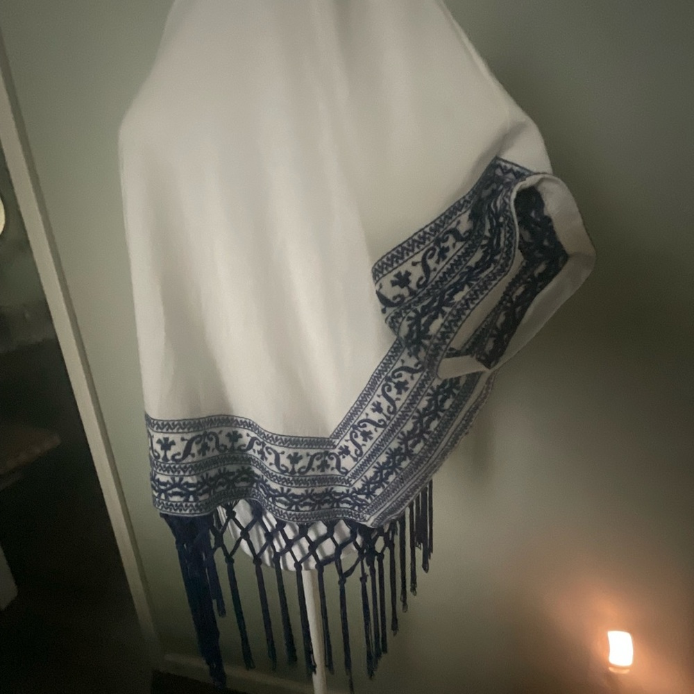 New, Arc & Co., loose fit white with navy embroidery, medium or large